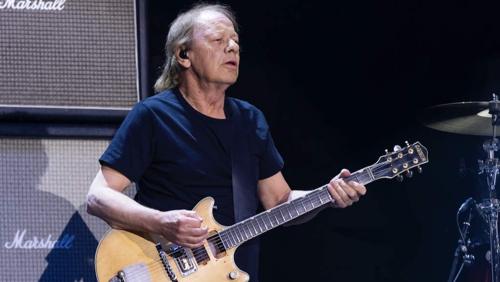 Stevie Young mit AC/DC am 30. April 2025 in Detroit, Michigan